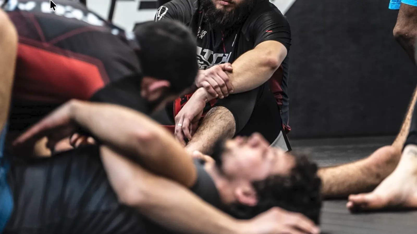 Travail de contrôle au sol lors d’une séance de grappling